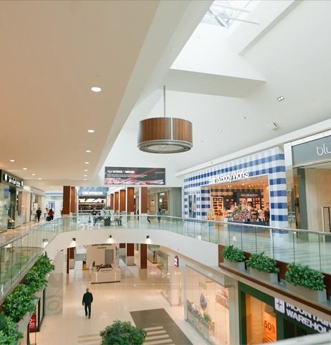 Upper mall level with Bath & Body Works and Blu's storefronts