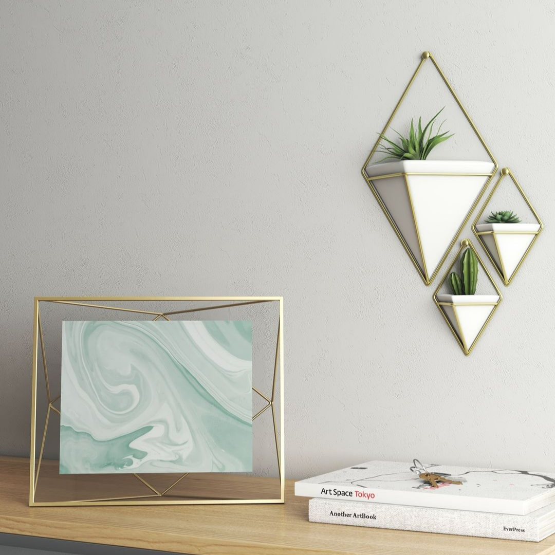 Geometric gold wire frames